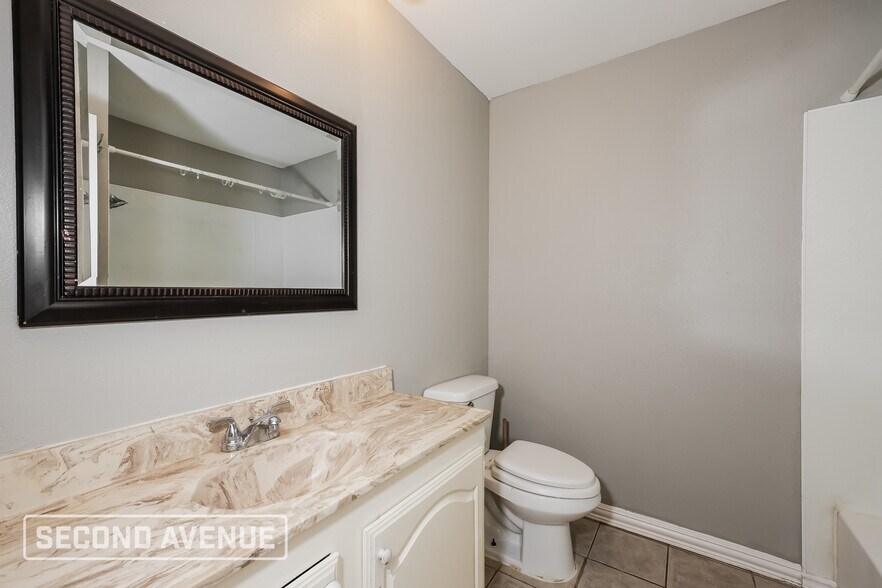 Building Photo - 7525 Ashcrest Ln