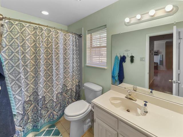 Building Photo - 3715 Dahlia Dr