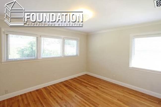 Building Photo - 124 Hilldale Dr