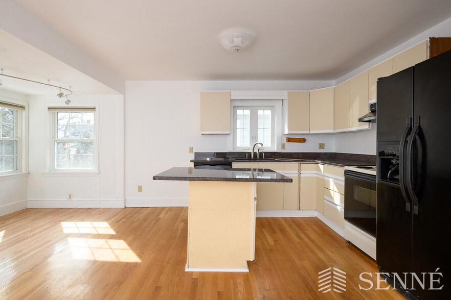 Primary Photo - 16 Skehan St