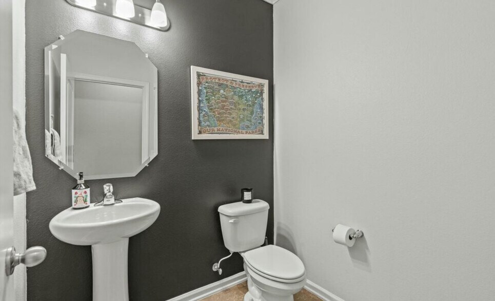 Building Photo - 904 Rose Garden Ct