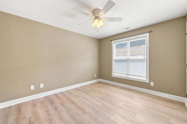 Building Photo - 2517 Sawgrass Dr