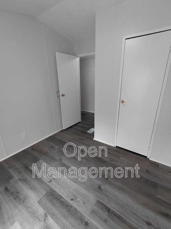 Building Photo - 301 Mantle Ave