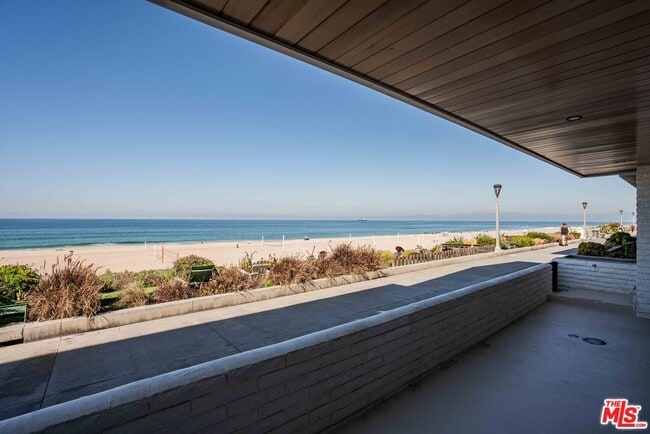 Building Photo - 2308 The Strand