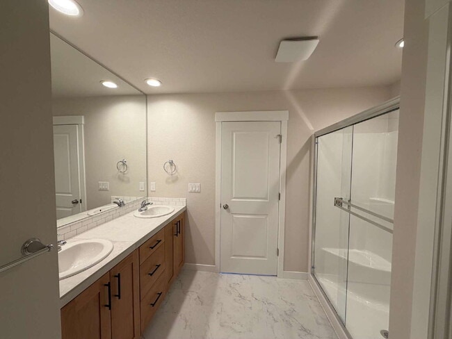 Building Photo - Brand New Estacada 3 bed/2 1/2 bath Home!