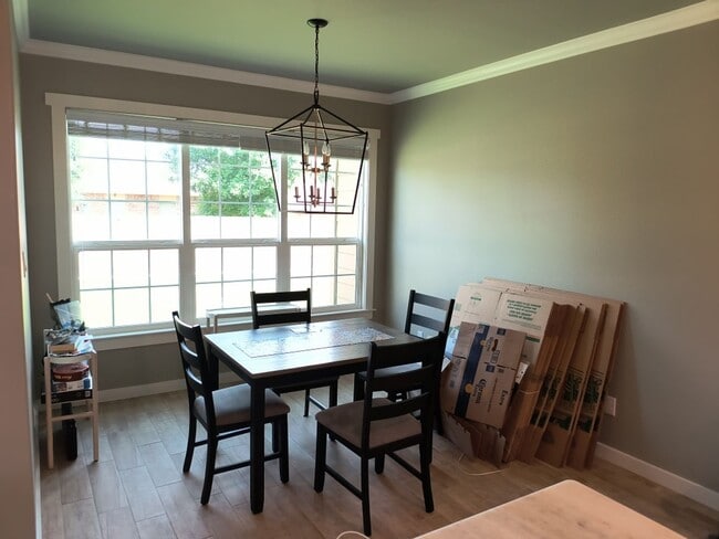 Building Photo - Stunning and Spacious 3bed/2bath Home – Yo...
