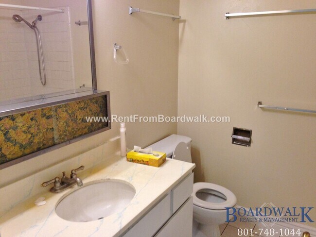 Building Photo - Great 5 Bed Now Available in Riverton