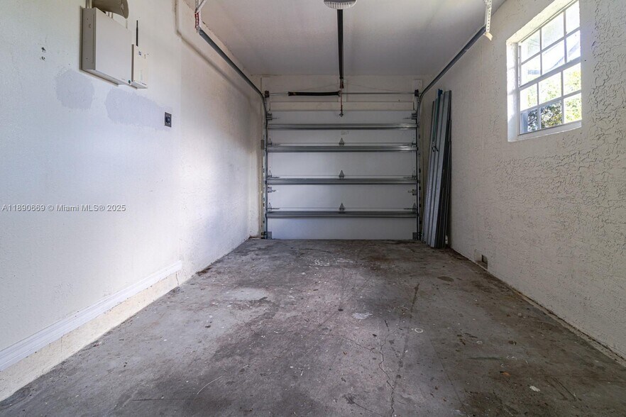 Building Photo - 116 NW 6th Ave