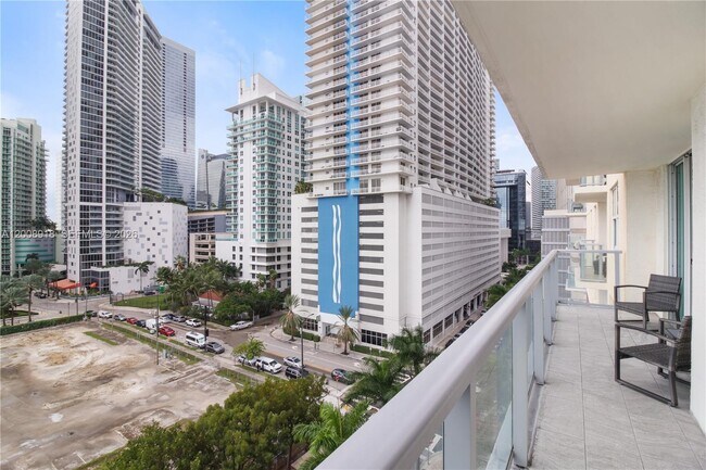 Building Photo - 1155 Brickell Bay Dr