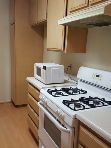 Building Photo - 820 S Orange Grove Ave