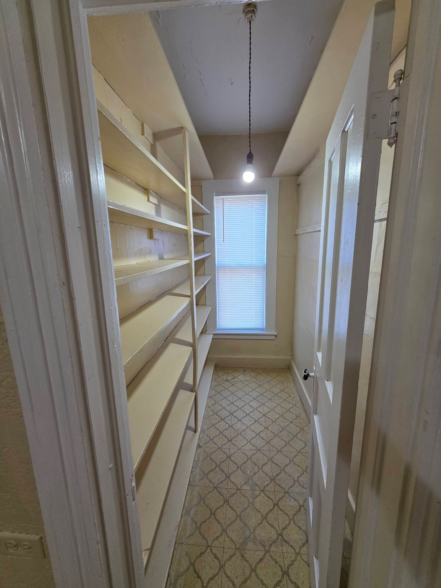 Building Photo - 1614 5th Ave