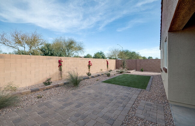 Building Photo - 1740 E Fontana Dr