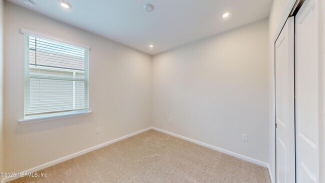 Building Photo - 299 Spruce Hl Pt