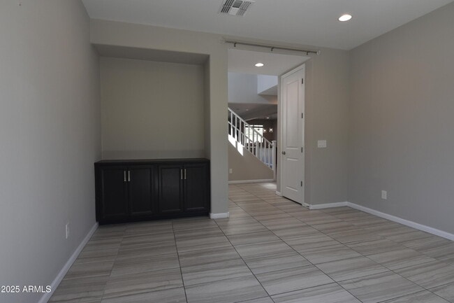Building Photo - 250 E Wisteria Dr