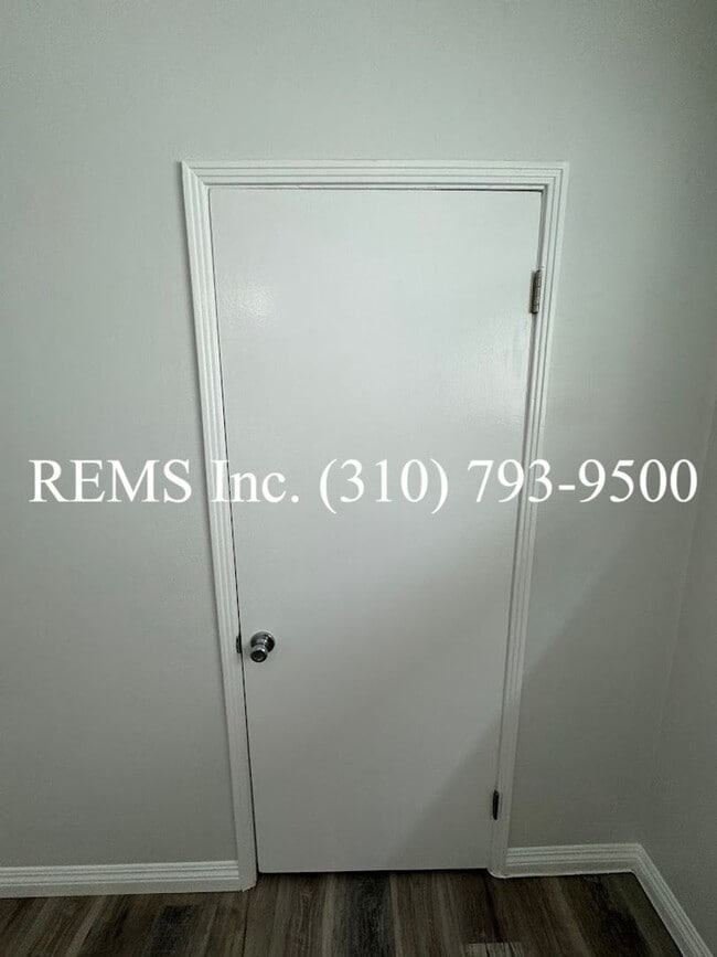 Building Photo - Remodeled 1 Bedroom Apartment in Hermosa B...