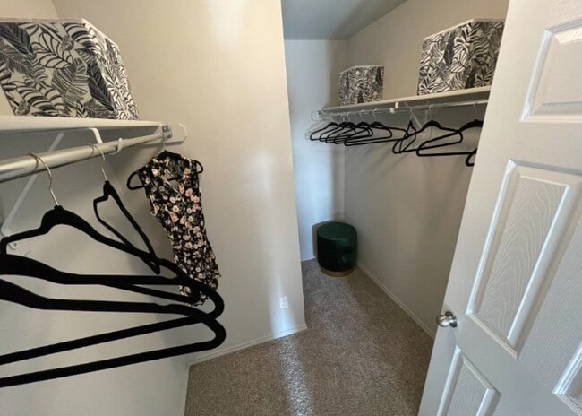 Building Photo - 10620 Pine Wy