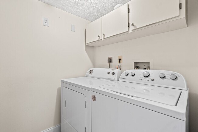 Building Photo - 7290 Kinghurst Dr