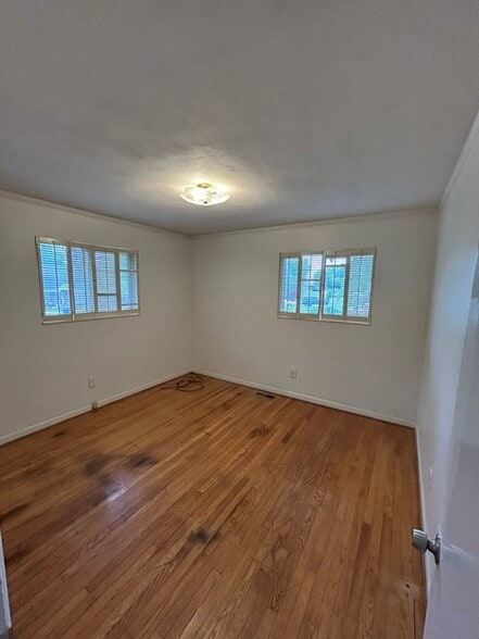 Building Photo - 2300 Oakland Dr NW
