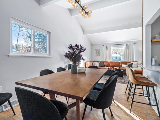 Building Photo - 670 Treeside Dr