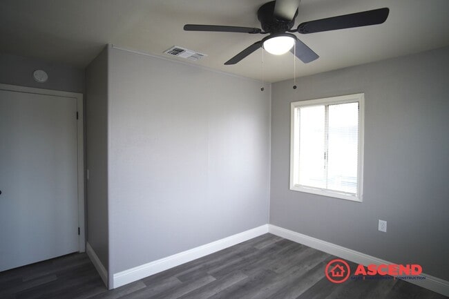 Building Photo - 1318-1320 El Tejon Ave