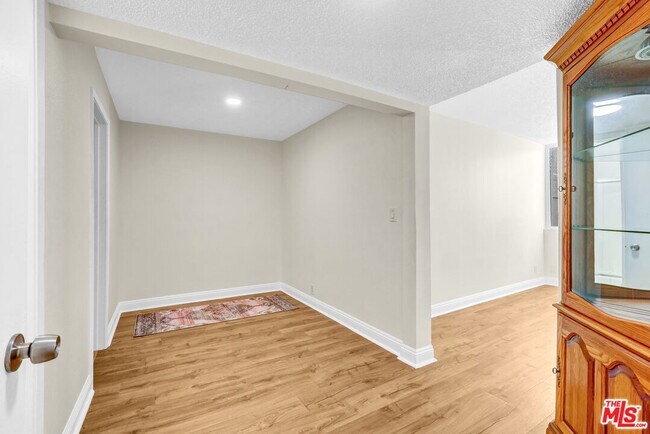 Building Photo - 18620 Hatteras St