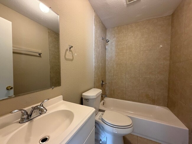 Building Photo - 3406 Milbrad St