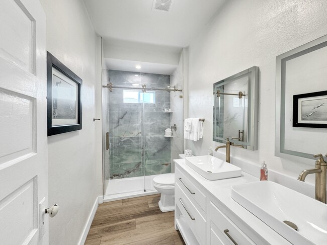 Building Photo - 1504 Christopher Columbus Blvd