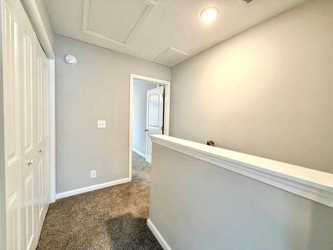 Building Photo - 235 Woodland Vly Ln