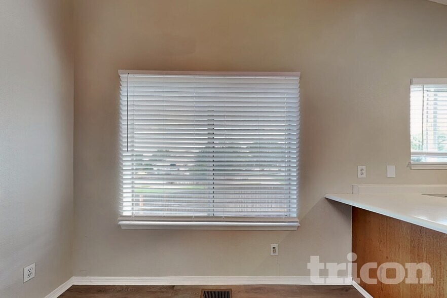 Building Photo - 12789 Elm St