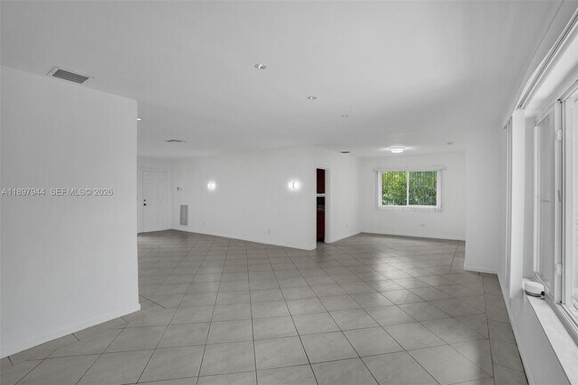 Building Photo - 8851 Byron Ave