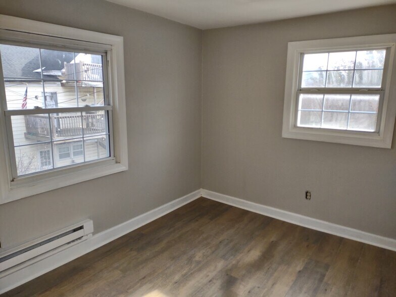 Building Photo - 1409 3rd St SW