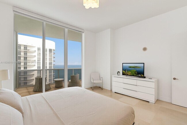Building Photo - 15811 Collins Ave