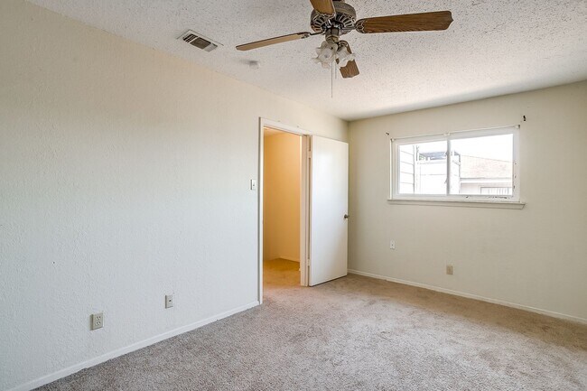 Building Photo - One side of 2 story duplex available-  3 b...