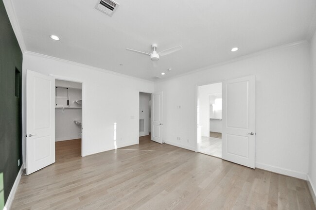 Building Photo - 4005 Woodshire Vlg Ests