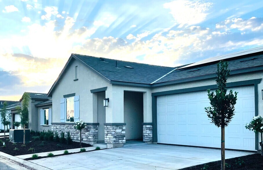 Building Photo - 65XX E Lamona Ave