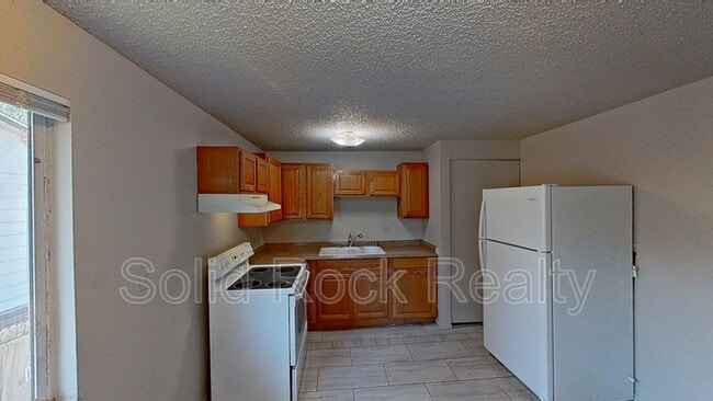 Primary Photo - 2909-2 Sage Street