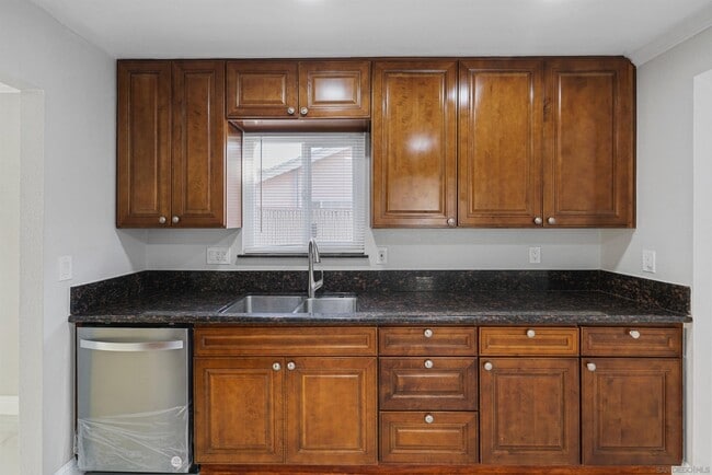 Building Photo - 7684 Meadowbrook Ct