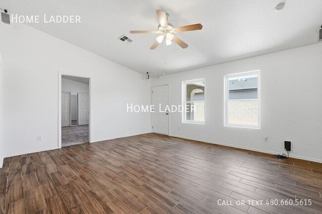 Building Photo - 10452 W Arivaca Dr