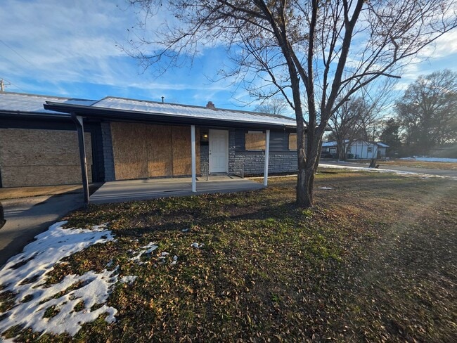 Building Photo - LIMITED TIME**1/2 OFF DEPOSIT**