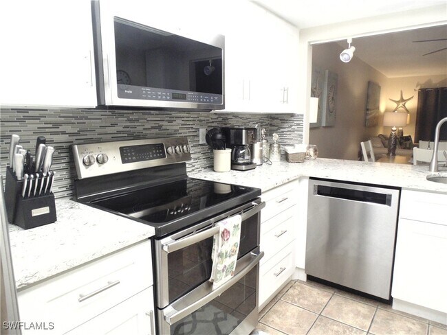 Building Photo - 5441 Peppertree Dr