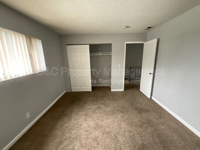 Building Photo - 292 Grecia Ct