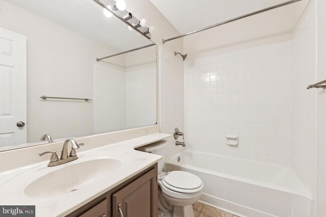 Building Photo - 507 Foxridge Dr SW