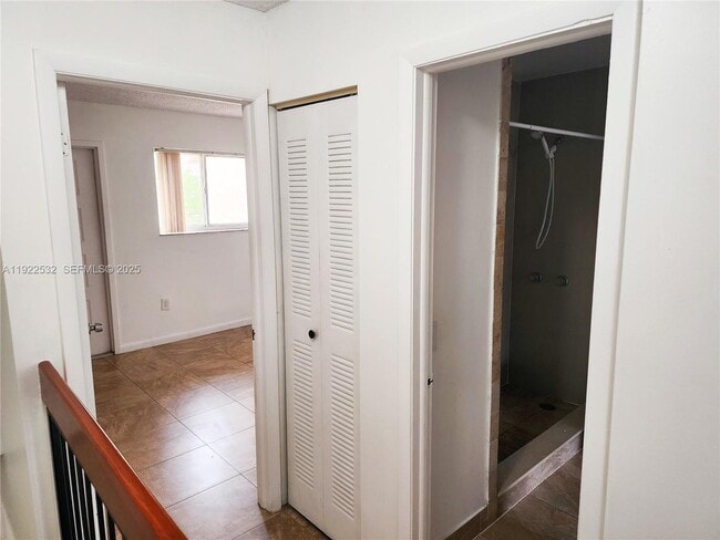 Building Photo - 562 NW 82nd Pl