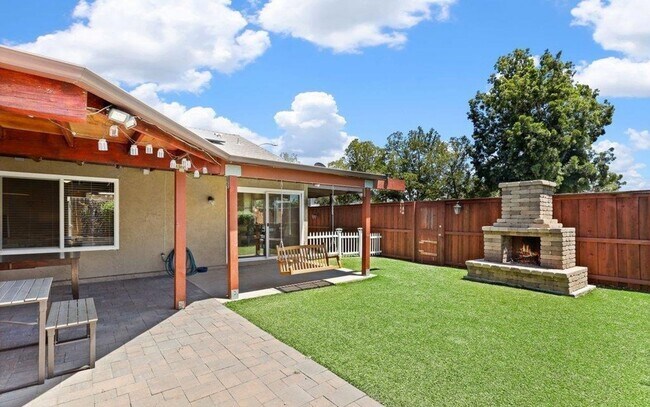 Building Photo - 13842 Midgrove Ct