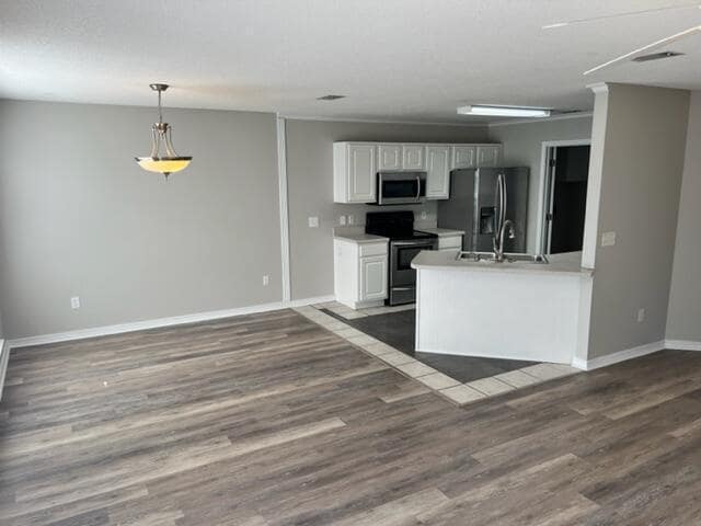 Building Photo - "Charming 3-Bed Townhouse Retreat in Shali...