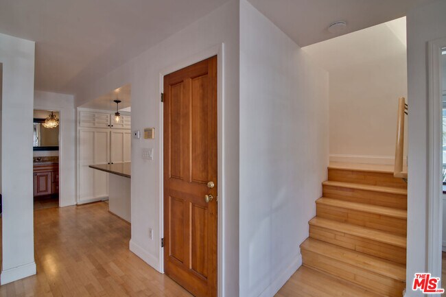 Building Photo - 127 Abalone Ave