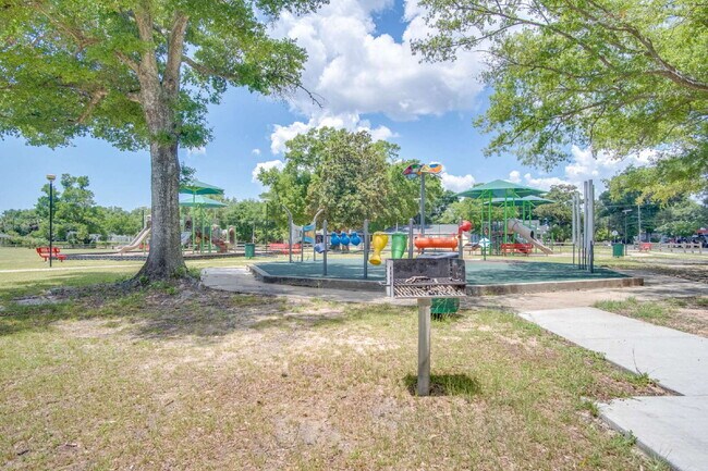 Building Photo - Fully Remodeled 2BR/2BA Attached Home with Garage, Modern Finishes, Park Views & Prime Downtown P...