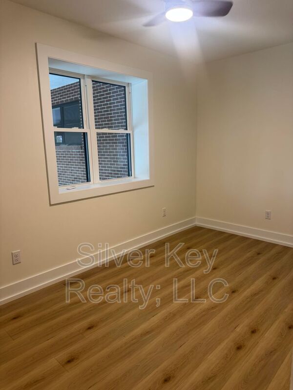 Building Photo - 2113 W Madison Ave