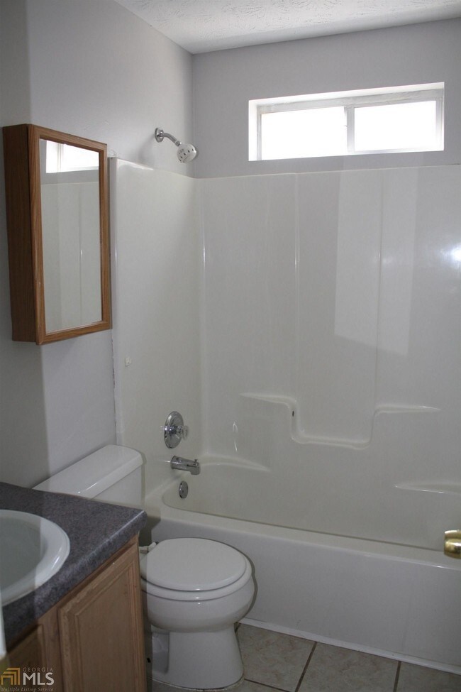 Building Photo - 827 Sweetwater Way