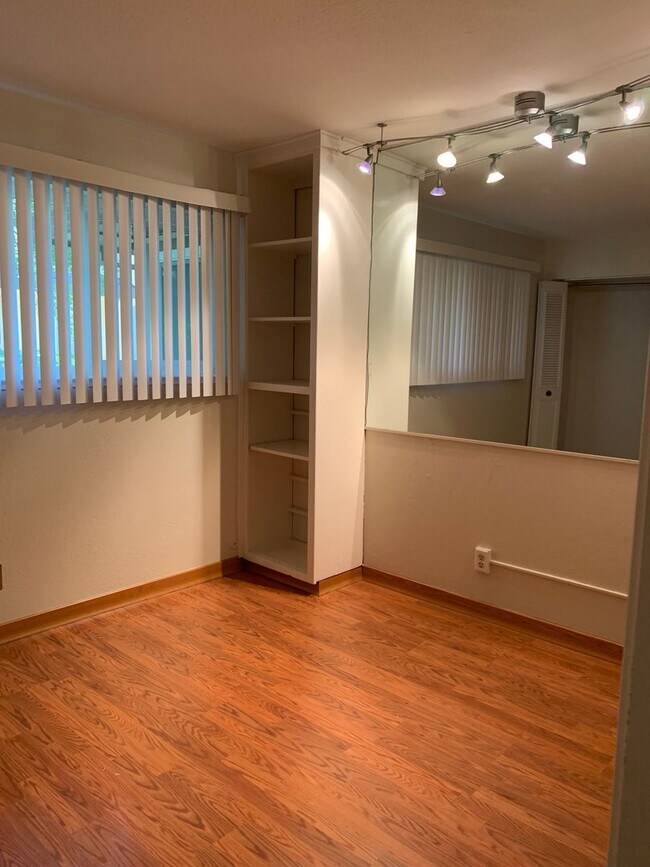 Building Photo - SINGLE STORY CONDO LOCATED IN NORTHEAST DAVIS